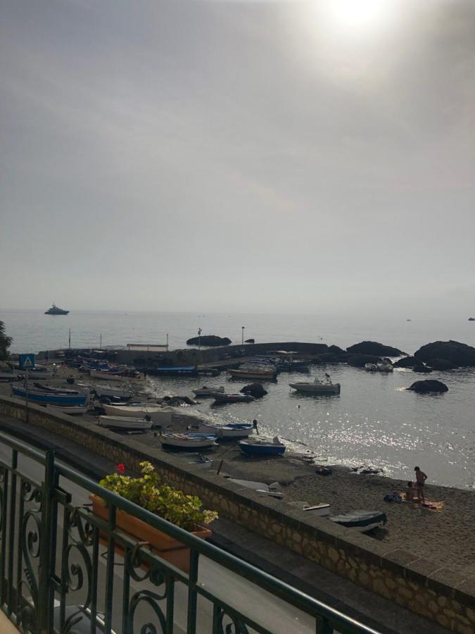 Hostel Beach House Giardini Naxos Exterior photo