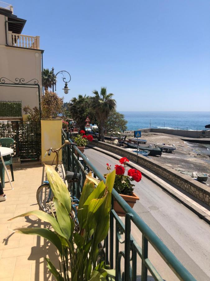 Hostel Beach House Giardini Naxos Exterior photo