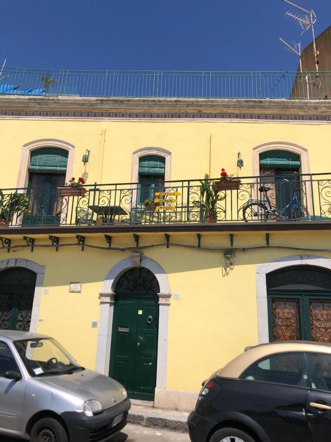 Hostel Beach House Giardini Naxos Exterior photo