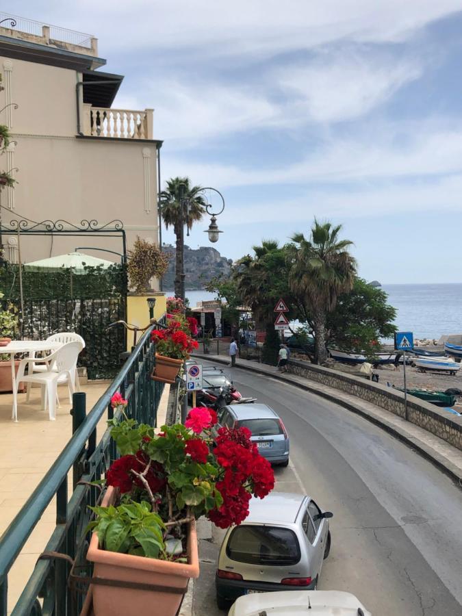 Hostel Beach House Giardini Naxos Exterior photo