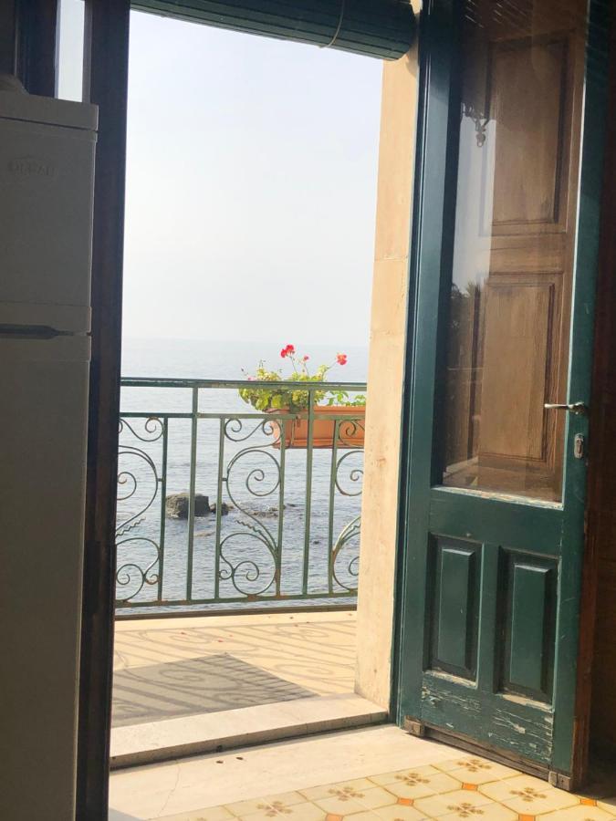 Hostel Beach House Giardini Naxos Exterior photo