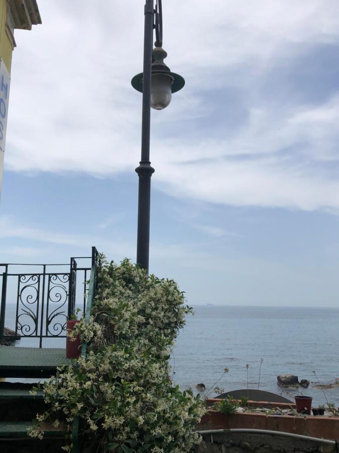 Hostel Beach House Giardini Naxos Exterior photo
